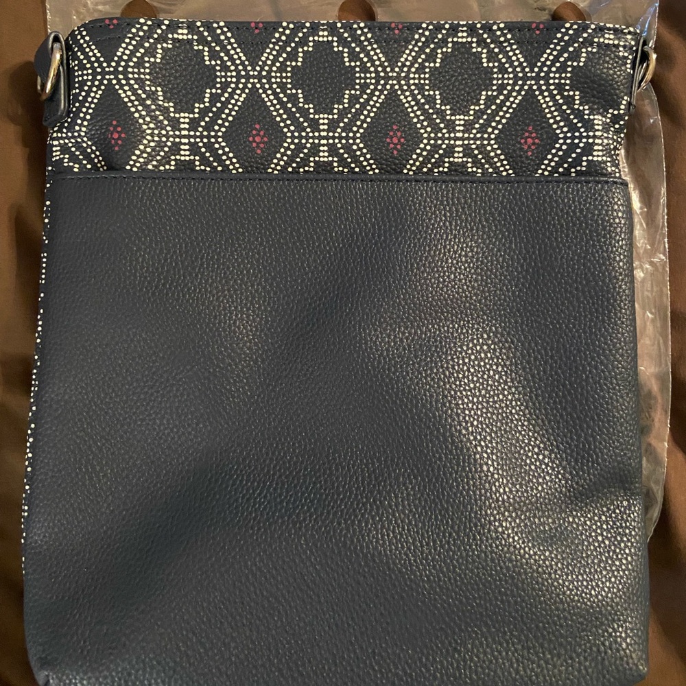 Crossbody navy blue with purple-pink accent